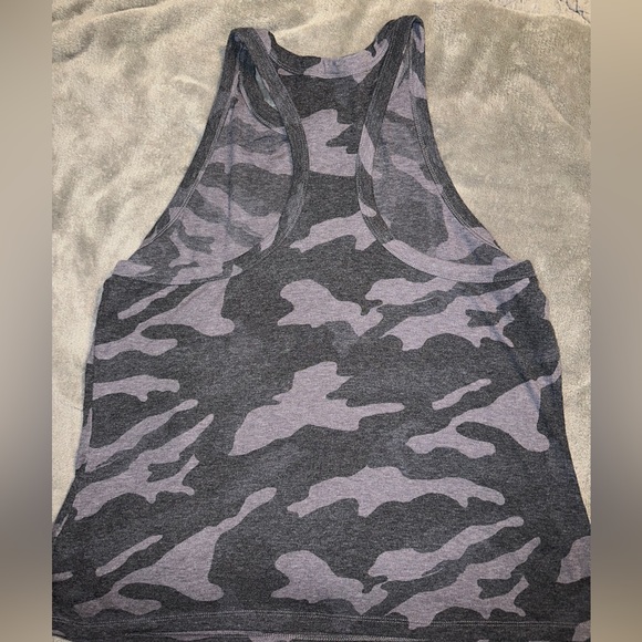 Women’s Old Navy Razorback Tank-XXL - Picture 3 of 3